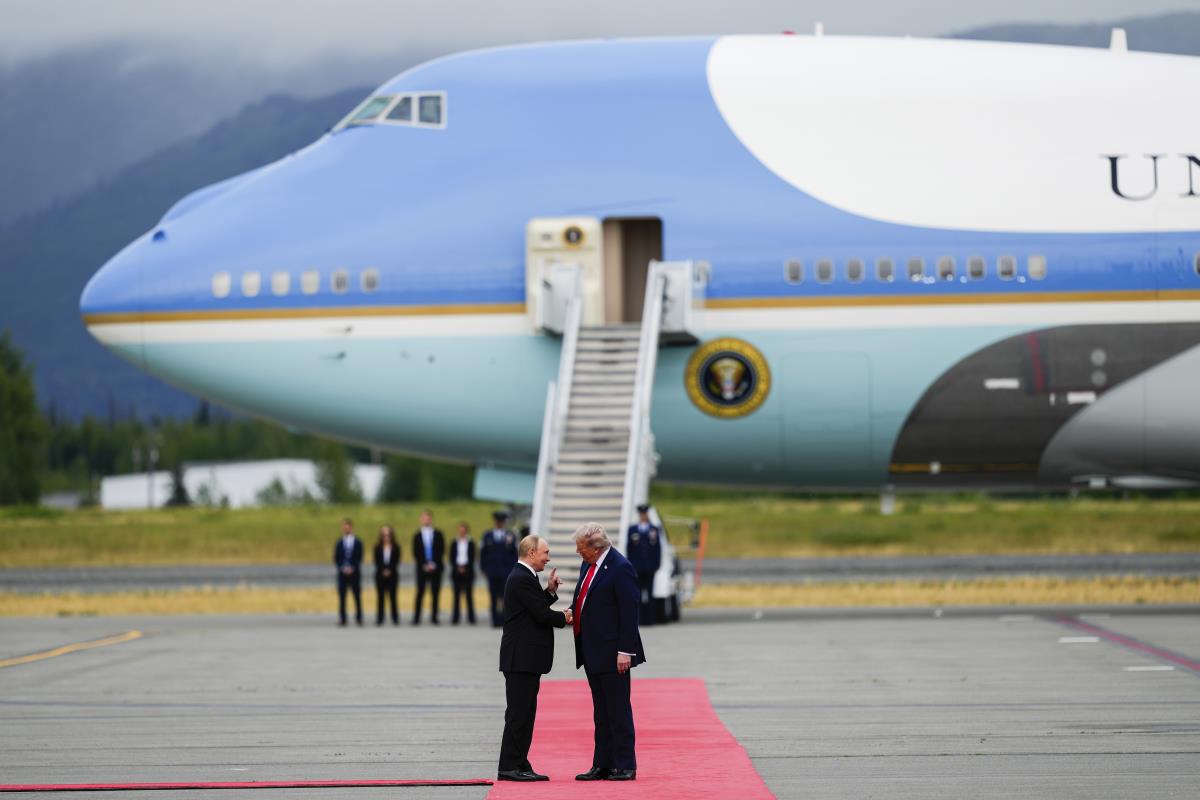 xxx03 AP Julia Demaree Nikhinson.jpg