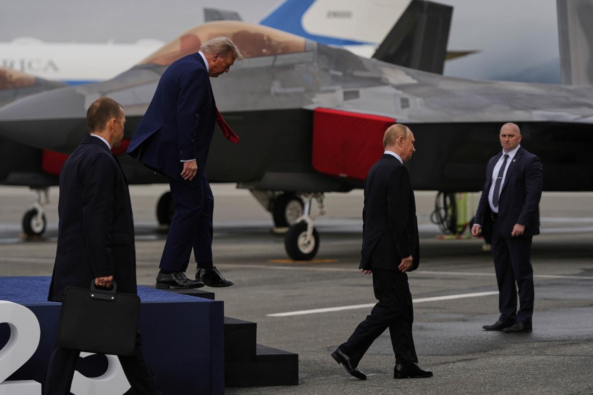 xxx01 AP Julia Demaree Nikhinson.jpg