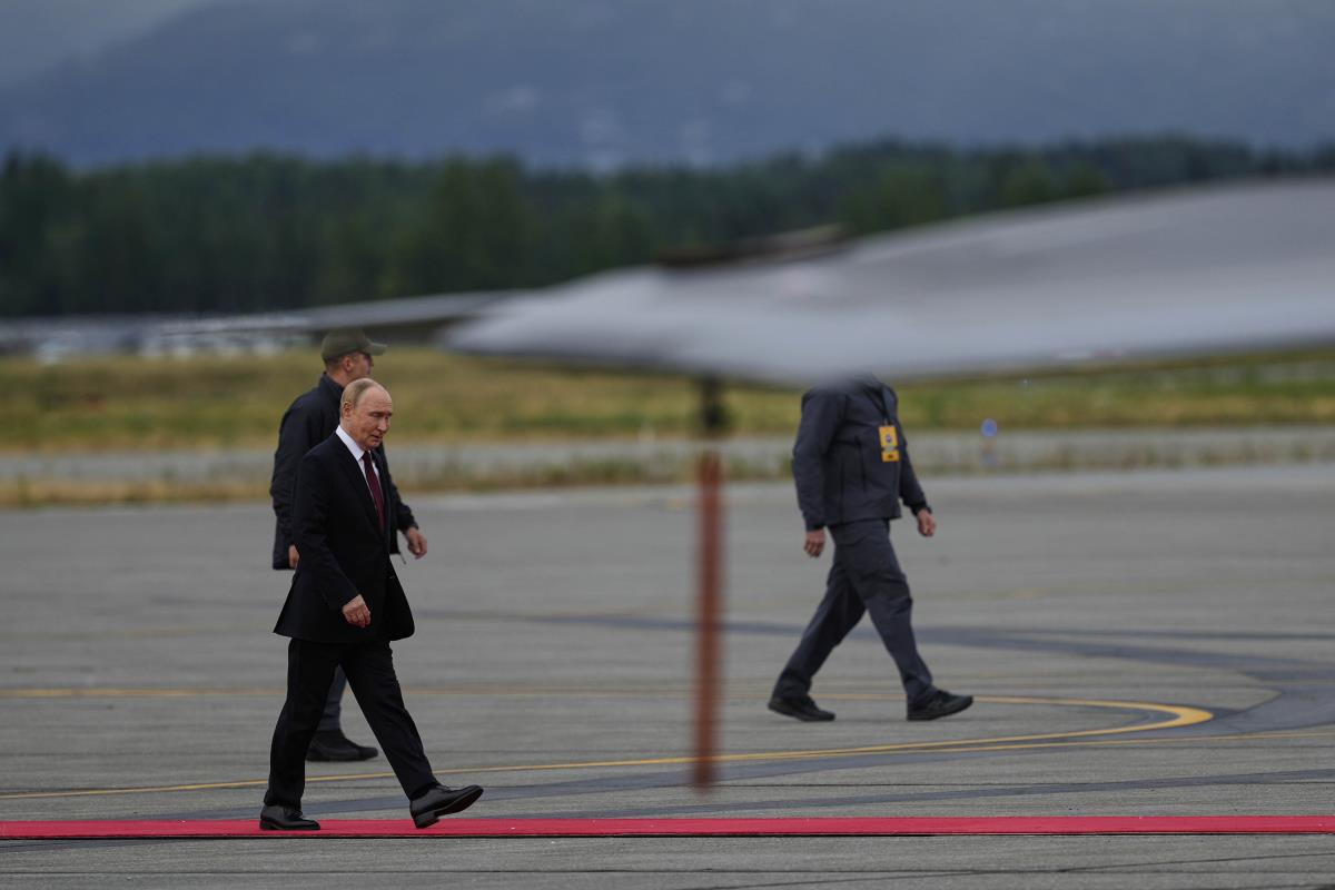 xxx02 AP Julia Demaree Nikhinson.jpg