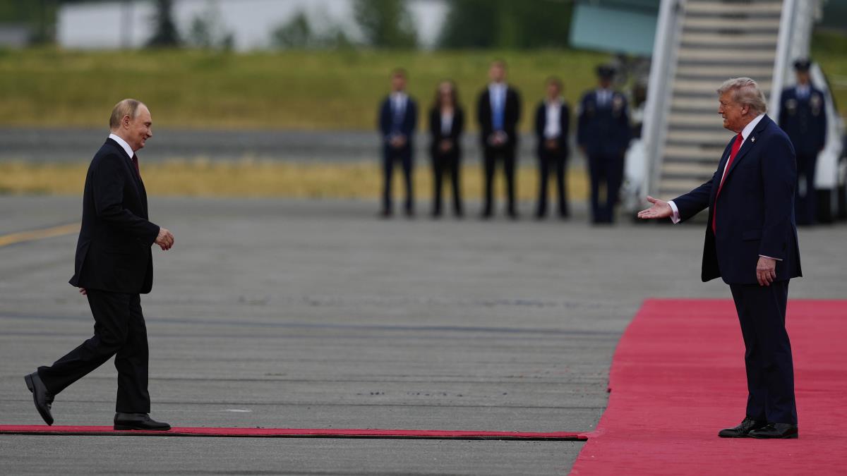 xxx03 AP Julia Demaree Nikhinson.jpg