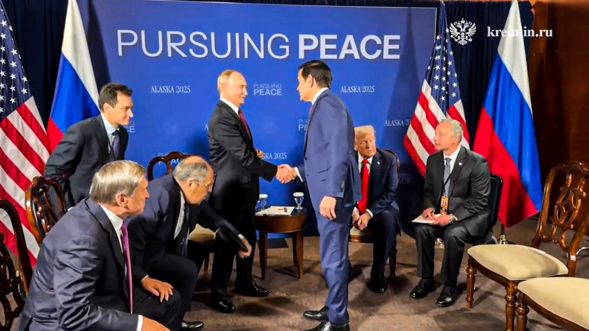 Donald Tramp i Vladimir Putin na sastanku na Aljasci 2025

Sastanak Trampa i Putina iza zatvorenih vrata

Aljaska sastanak lidera SAD i Rusije