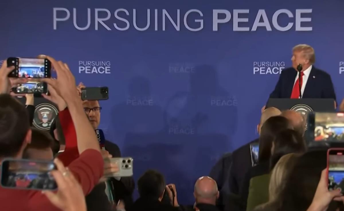 Donald Tramp i Vladimir Putin na sastanku na Aljasci 2025

Sastanak Trampa i Putina iza zatvorenih vrata

Aljaska sastanak lidera SAD i Rusije