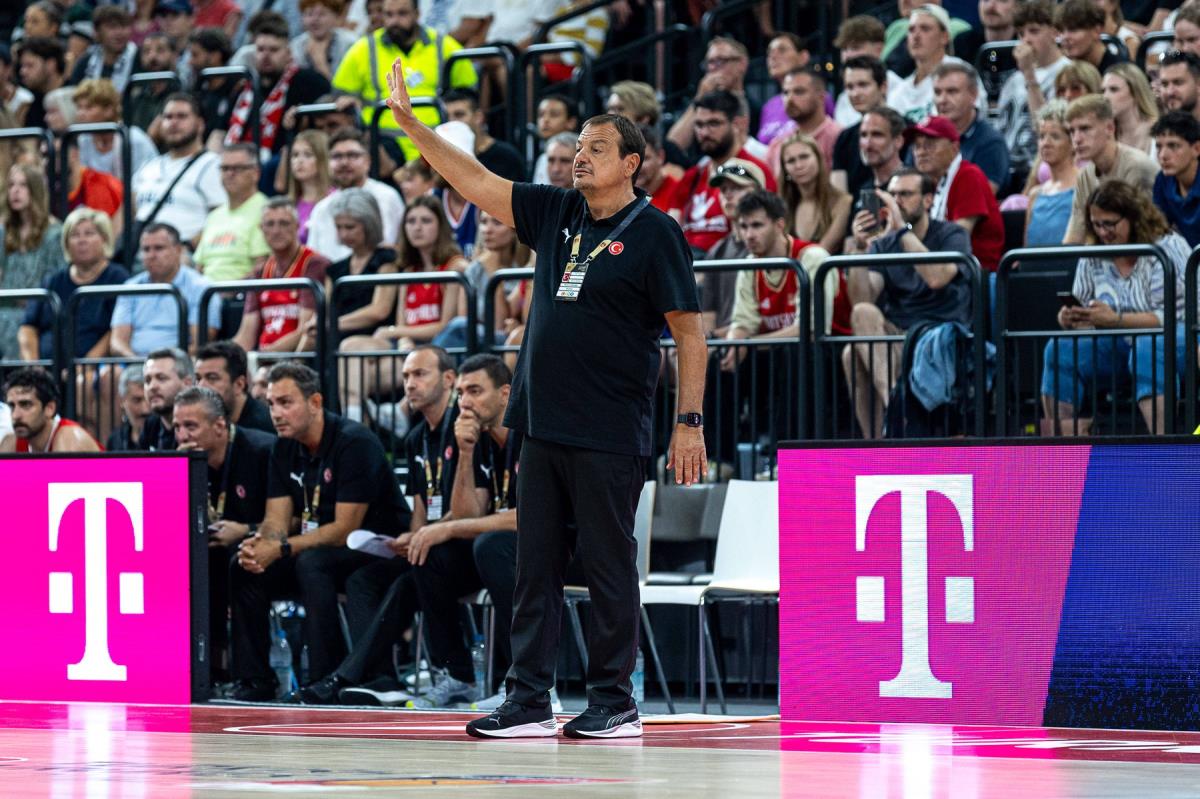 Ergin Ataman na klupi Turske