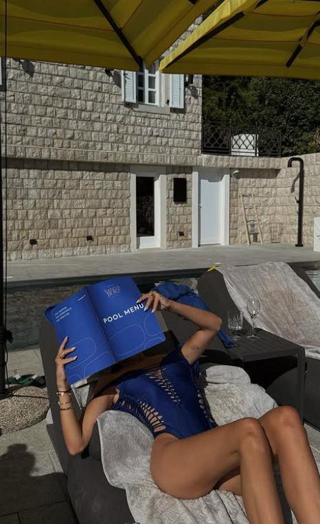 Sofija Šašić u jednodelnom plavom kupaćem