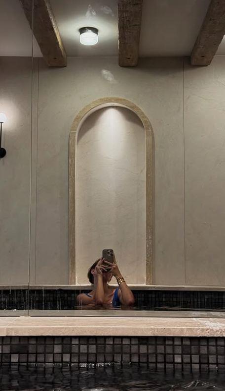 Sofija Šašić u jednodelnom plavom kupaćem