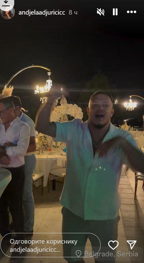 Anđela i Gastoz na žurki pored bazena