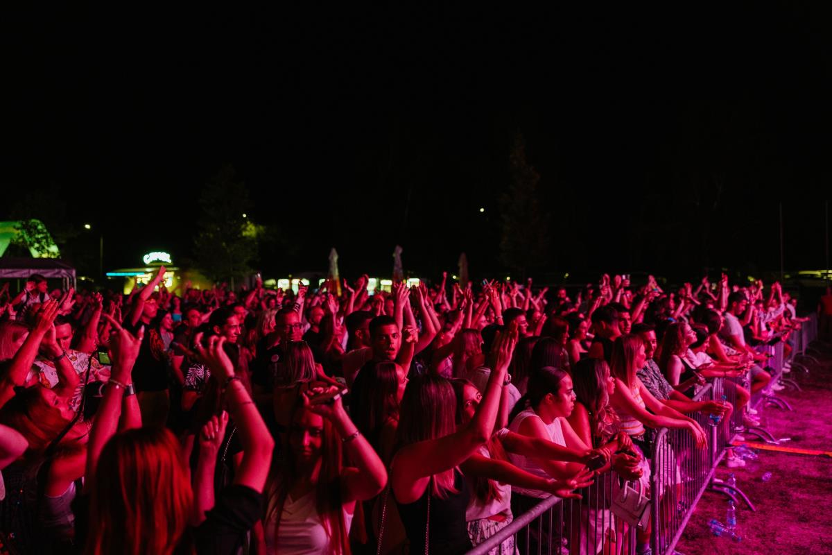 Art Front publika, foto Nikola Đaković.jpg