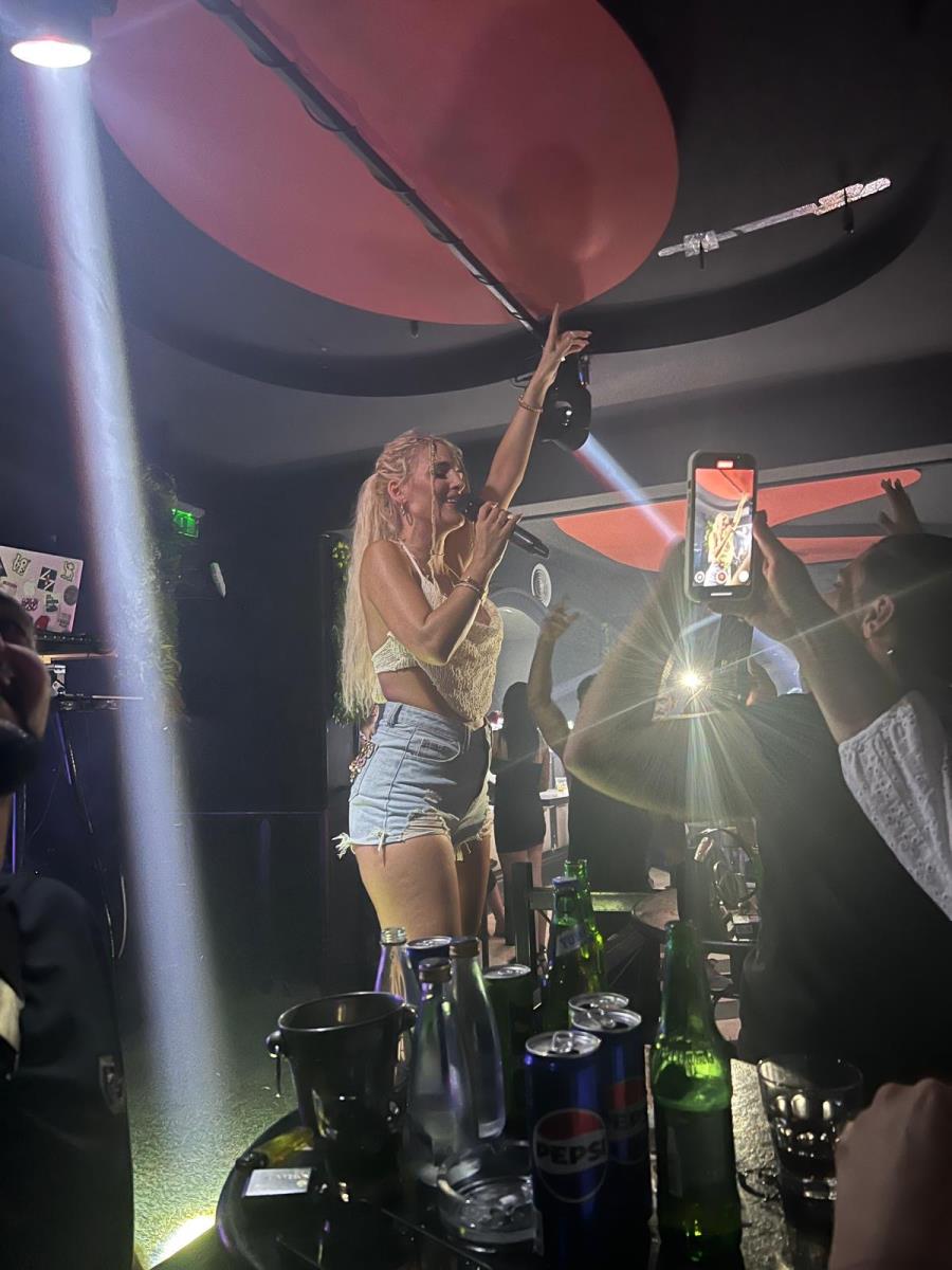 sara Reljić na nastupu u Sutomoru.JPG