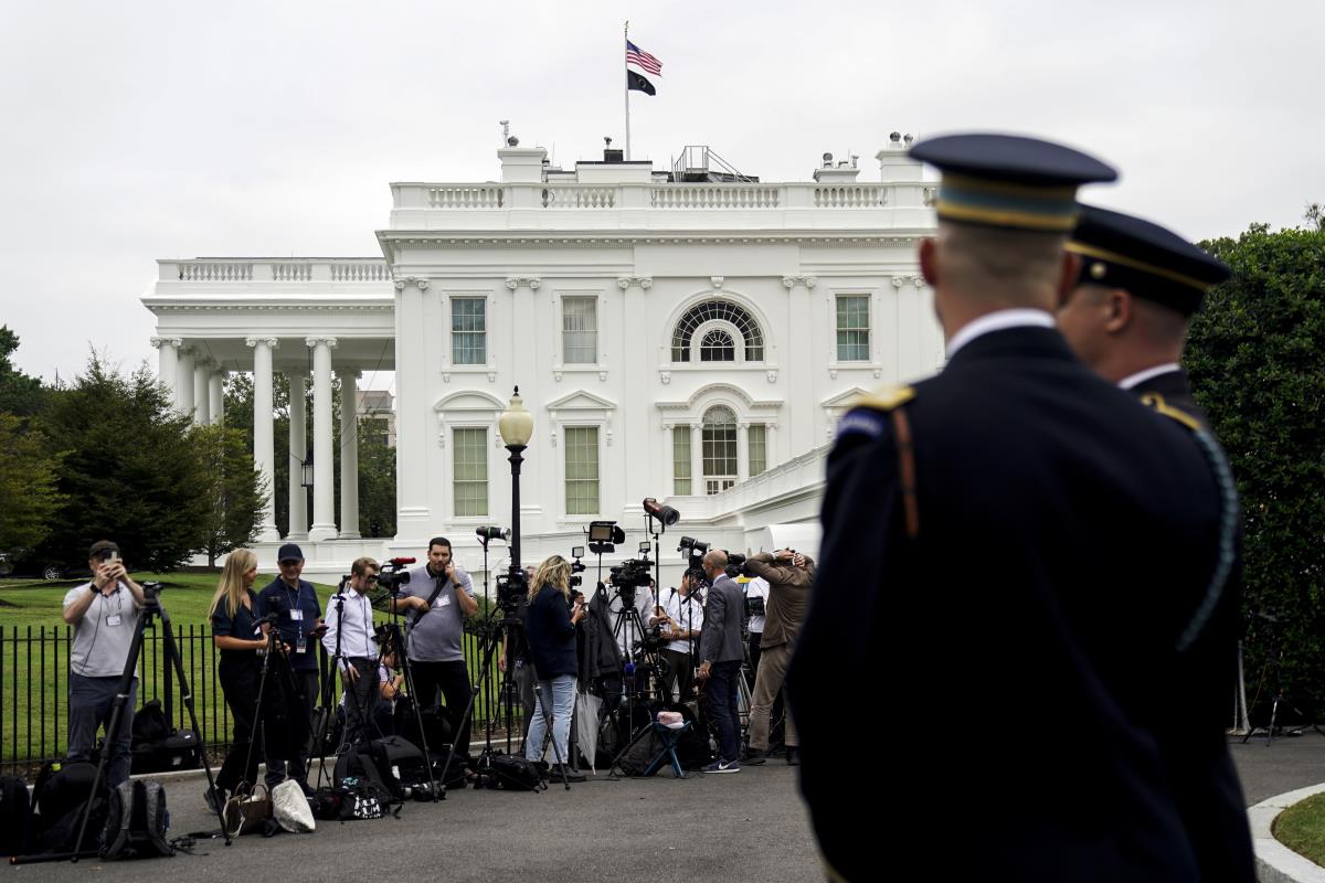 vladan02 EPA Will Oliver.jpg