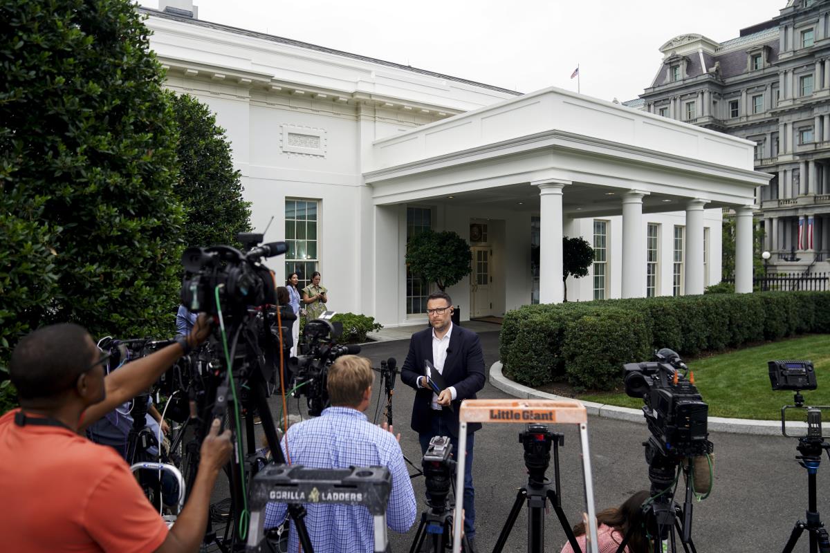 vladan03 EPA Will Oliver.jpg