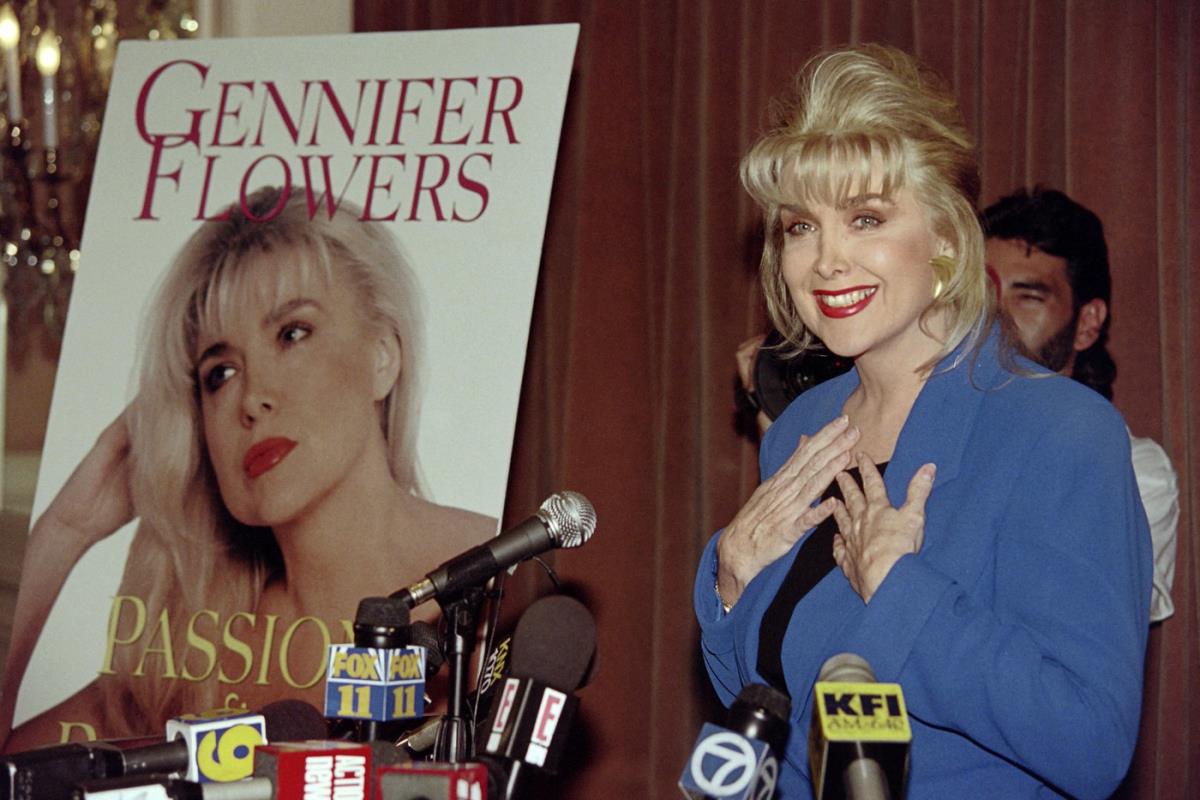 Dženifer Flauers na konferenciji za medije