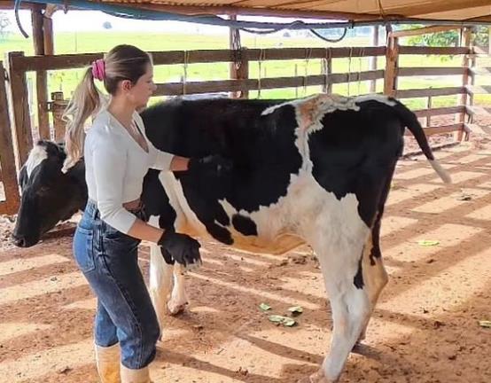 Anđela Bulut na svojoj farmi u Brazilskom selu (1).png