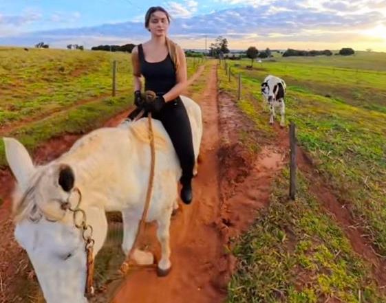 Anđela Bulut na svojoj farmi u Brazilskom selu (2).png
