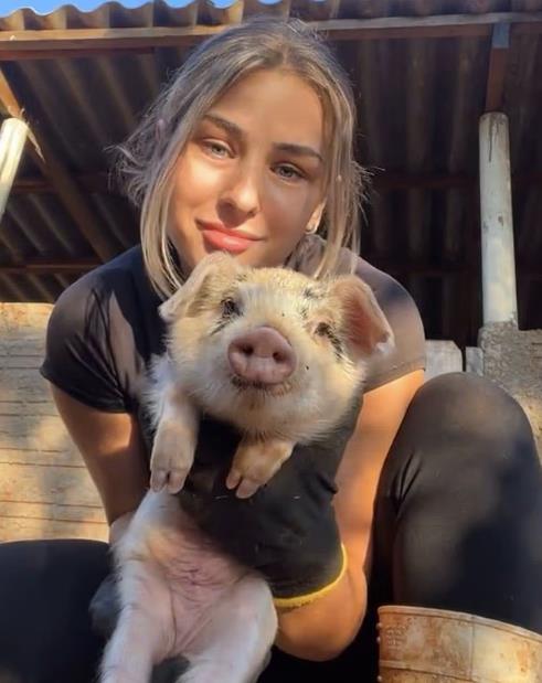 Anđela Bulut na svojoj farmi u Brazilskom selu (5).png