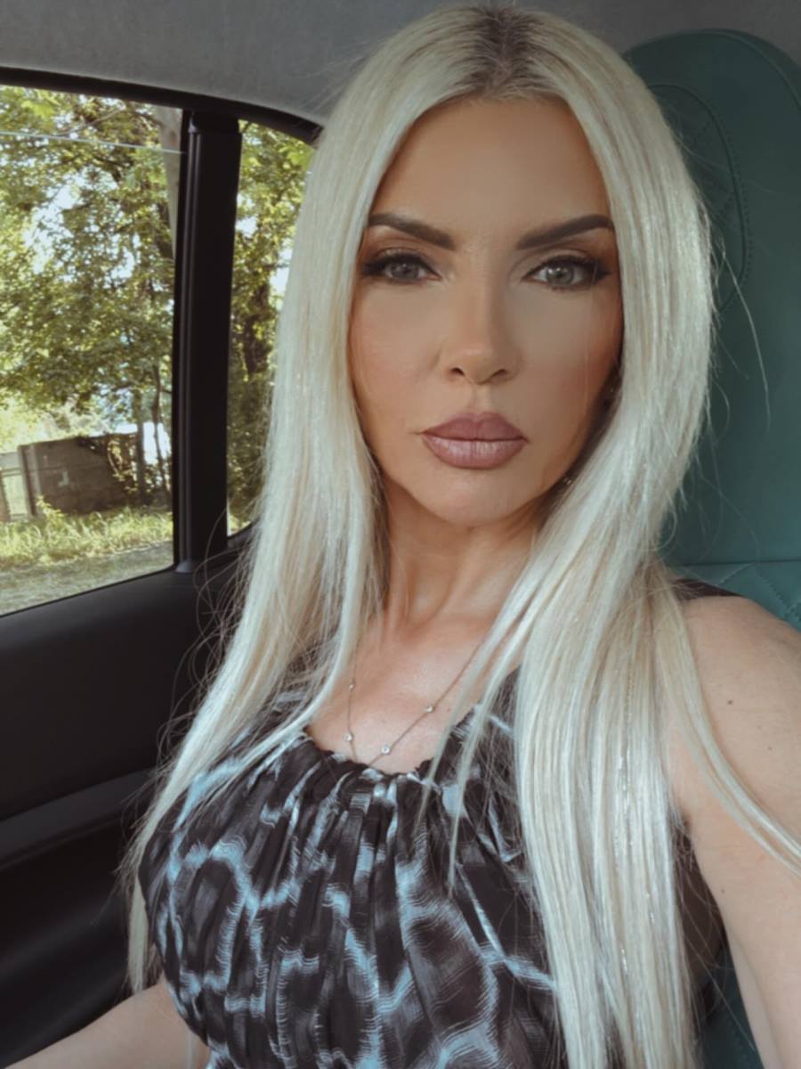 Laura Vikol, navijačica Steaue, advokatica i političarka