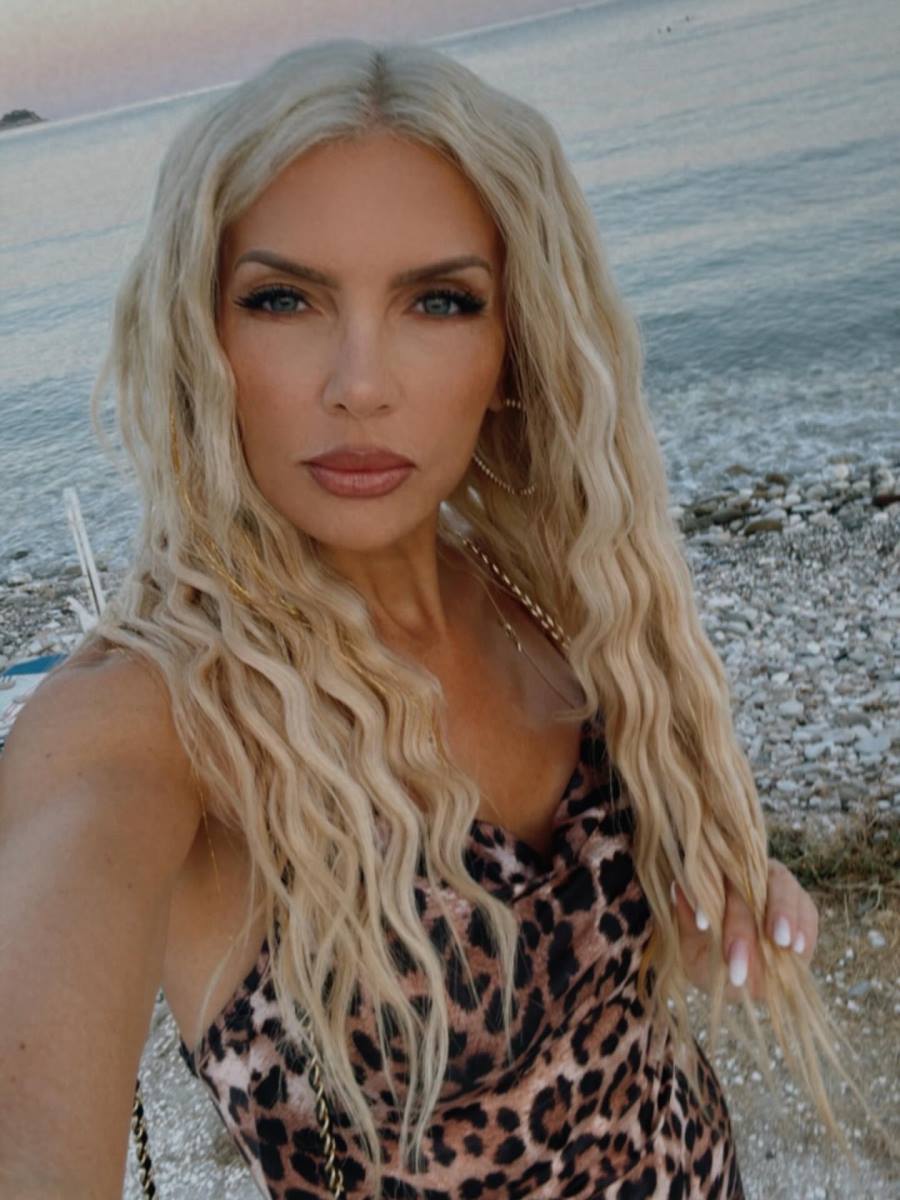 Laura Vikol, navijačica Steaue, advokatica i političarka