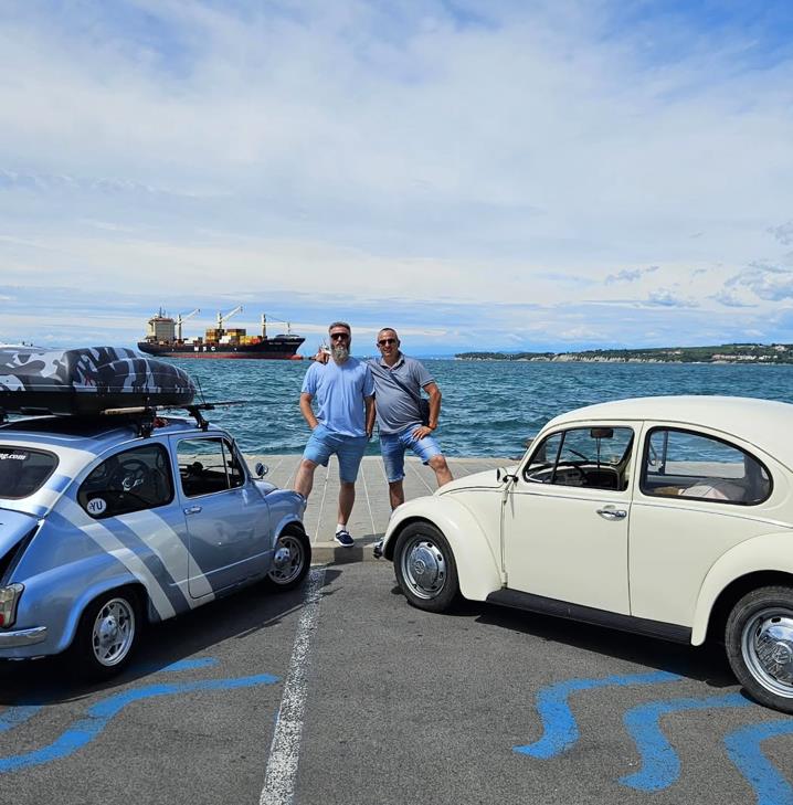 Otac Predrag fićom otišao na more (3).png