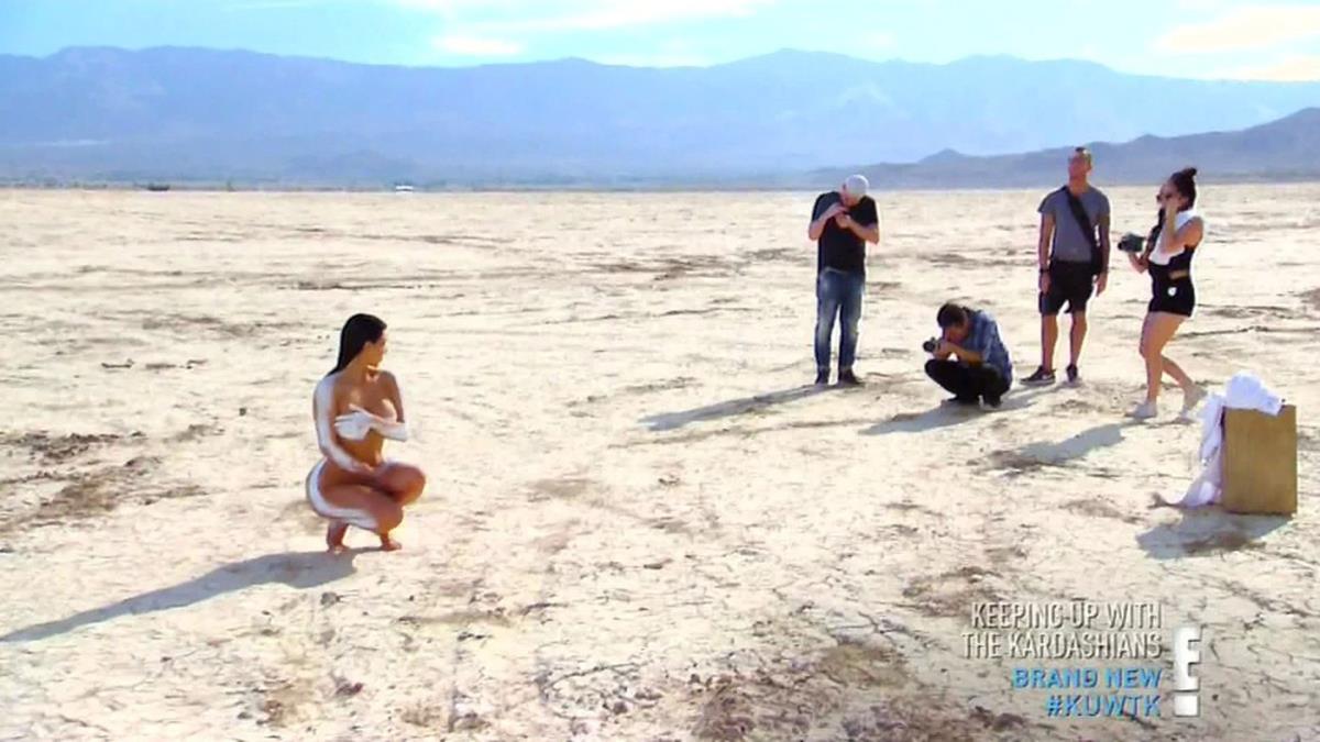 Kim Kardašijan pozira gola