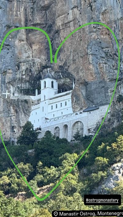 Ivana Berendika sa suprugom Amerikancem krstila decu pod Ostrogom