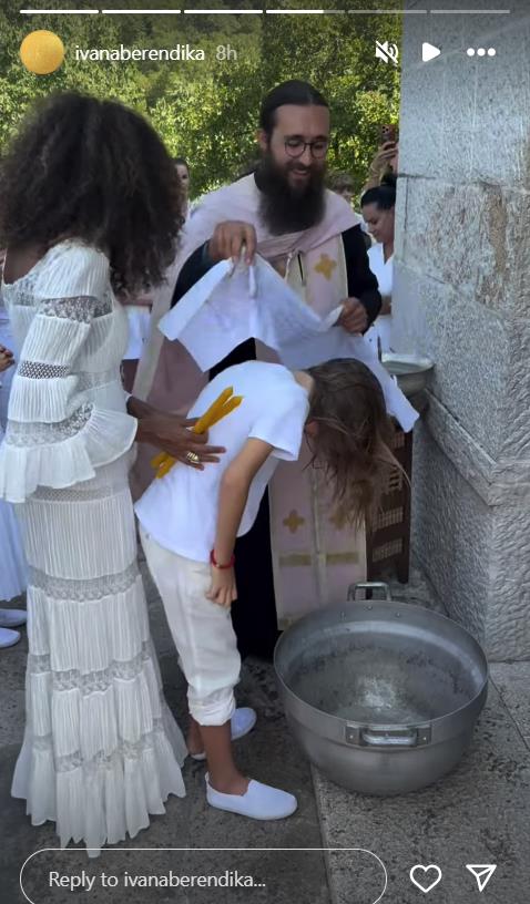 Ivana Berendika sa suprugom Amerikancem krstila decu pod Ostrogom