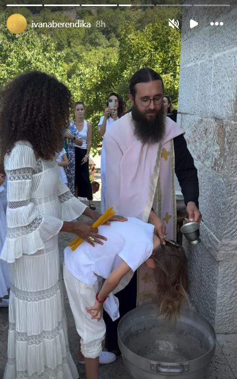 Ivana Berendika sa suprugom Amerikancem krstila decu pod Ostrogom
