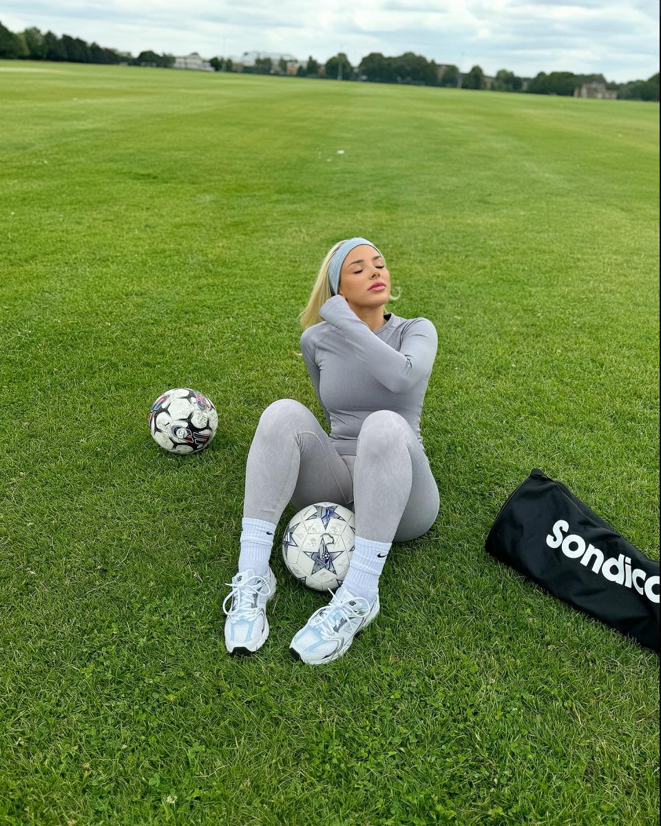 Madelin Rajt, nova fudbalerka Četama