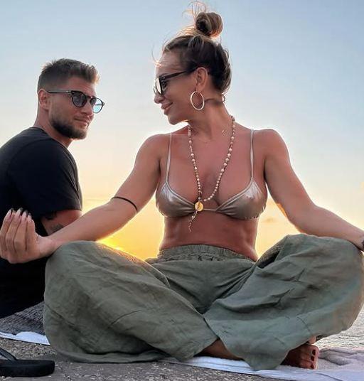 Iva Bojanović, verenica pevača Joce Stefanovića, pozira na obali mora