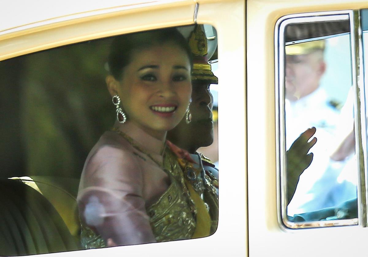 Sutida Tidžai je četvrta supruga tajlandskog monarha