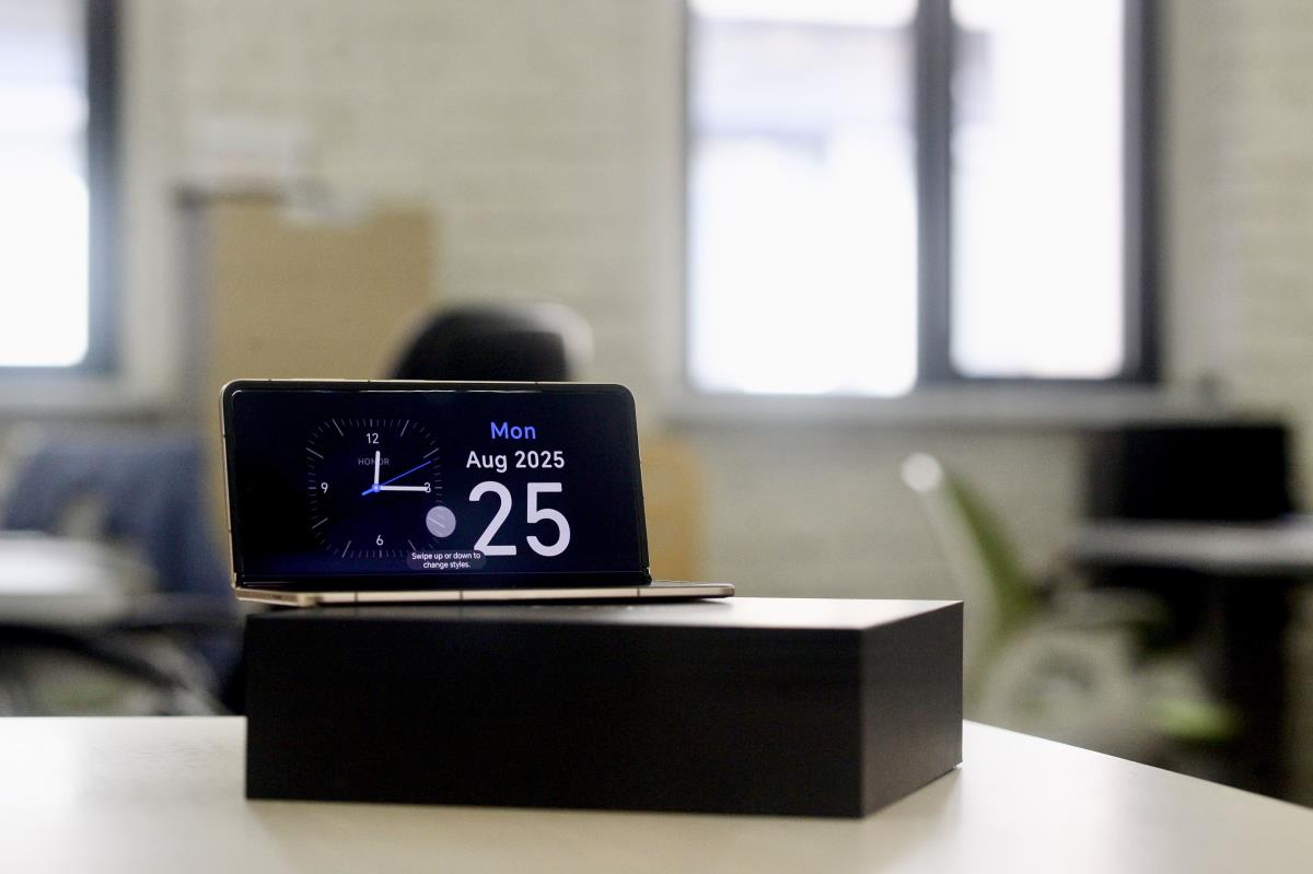 Honor Magic V5 (2).jpeg