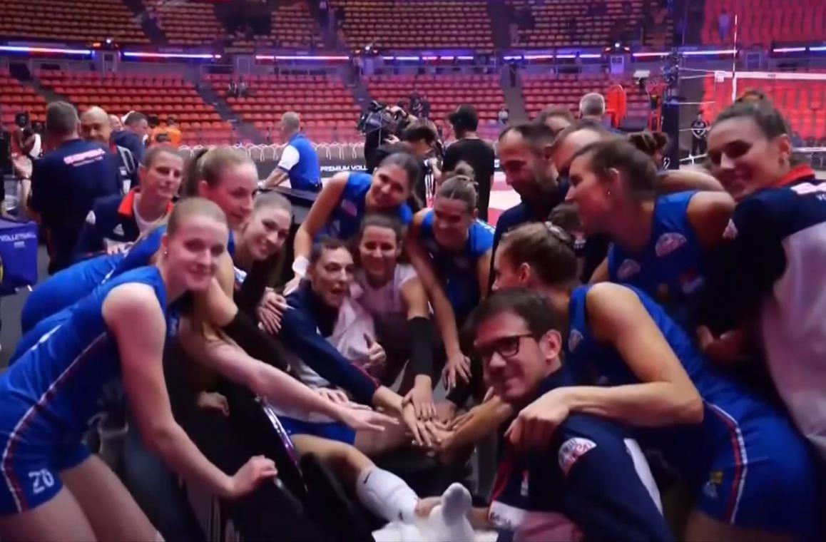 Tijana Bošković sa ekipom posle povrede