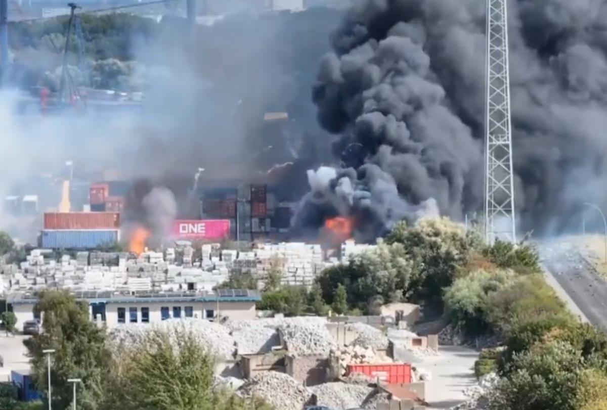 2025-08-25 19_43_37-Požar u Hamburgu _ Kurir — Mozilla Firefox.png