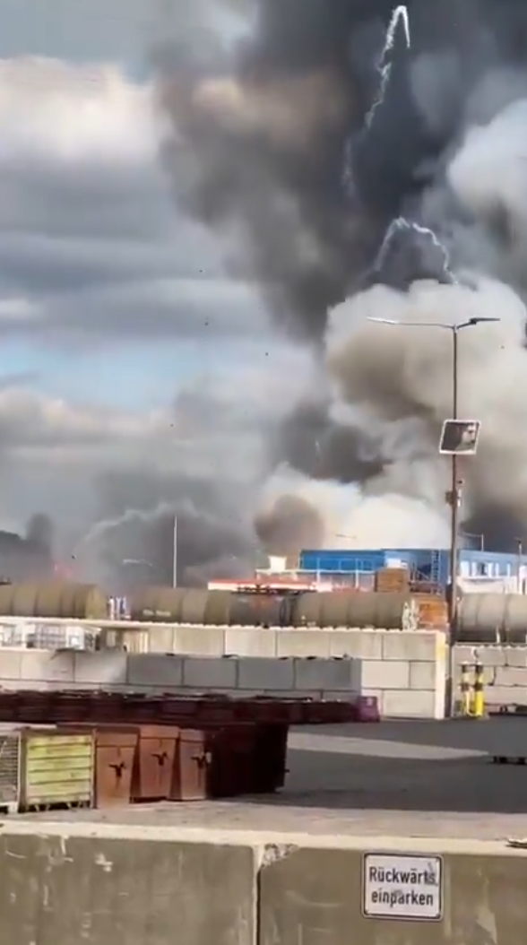 2025-08-25 19_42_38-Požar u Hamburgu _ Kurir — Mozilla Firefox.png