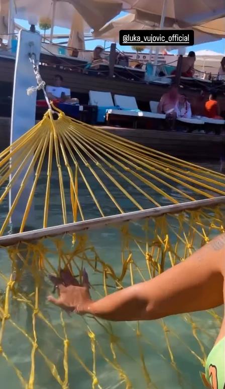 Aneli Ahmić sa Lukom Vujovićem na moru