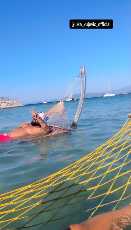 Aneli Ahmić sa Lukom Vujovićem na moru