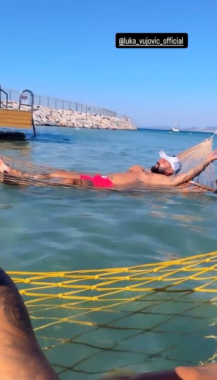 Aneli Ahmić sa Lukom Vujovićem na moru