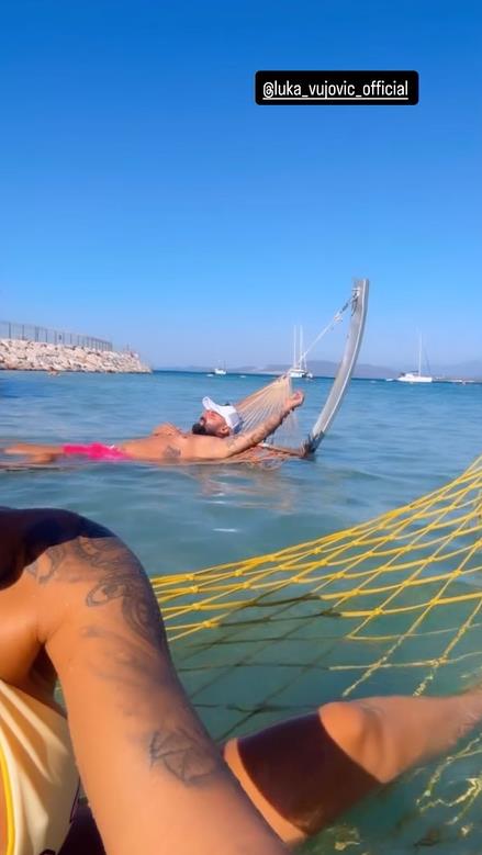 Aneli Ahmić sa Lukom Vujovićem na moru