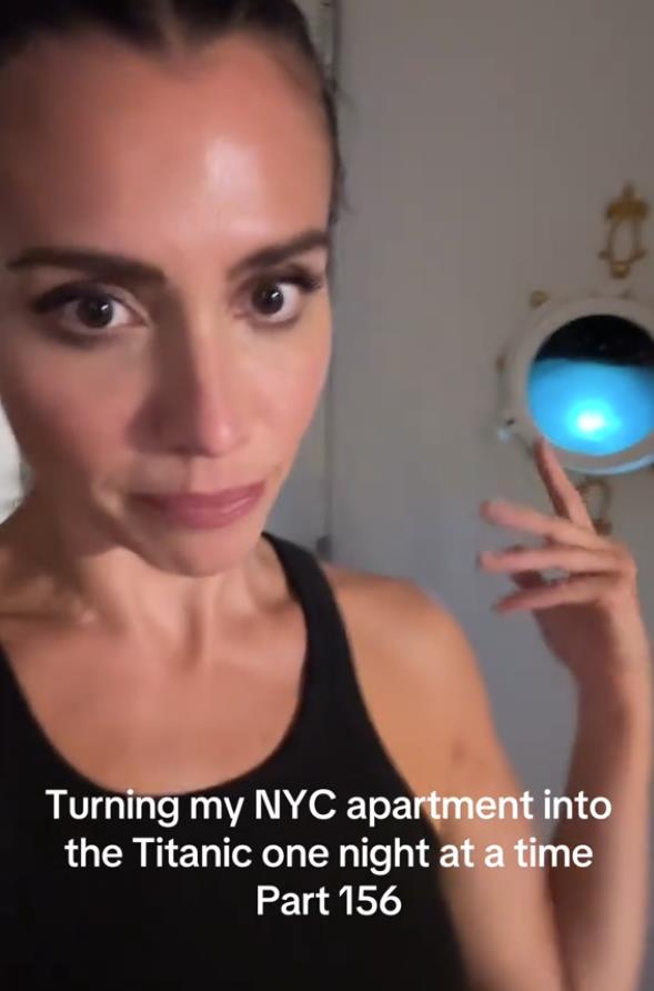 TikTokerka @titanicapartment radi na dekoraciji