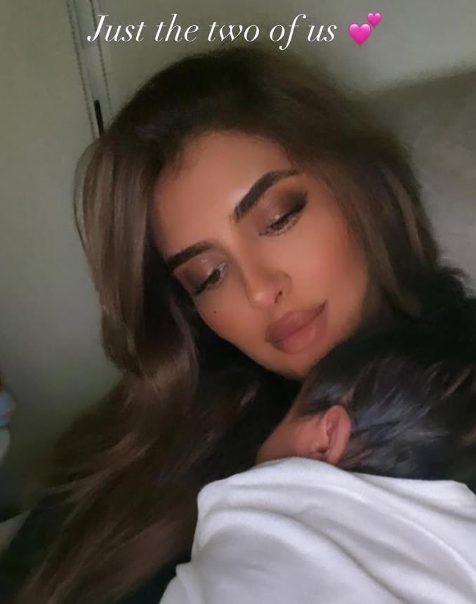 Princeza Šaika sa bebom.jpg