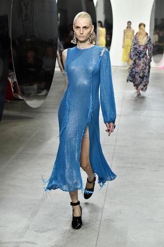 Andreja Pejić na pisti svetskih brendova