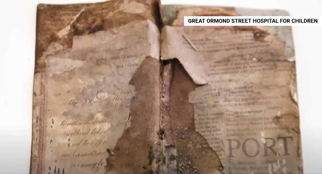 Predmeti iz vremenske kapsule princeze Dajane.jpg