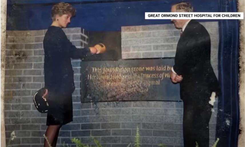 Princeza Dajana zapečatila je vremensku kapsulu pre 30 godina.jpg