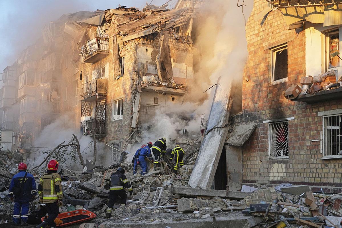 xx03 AP Efrem Lukatsky.jpg