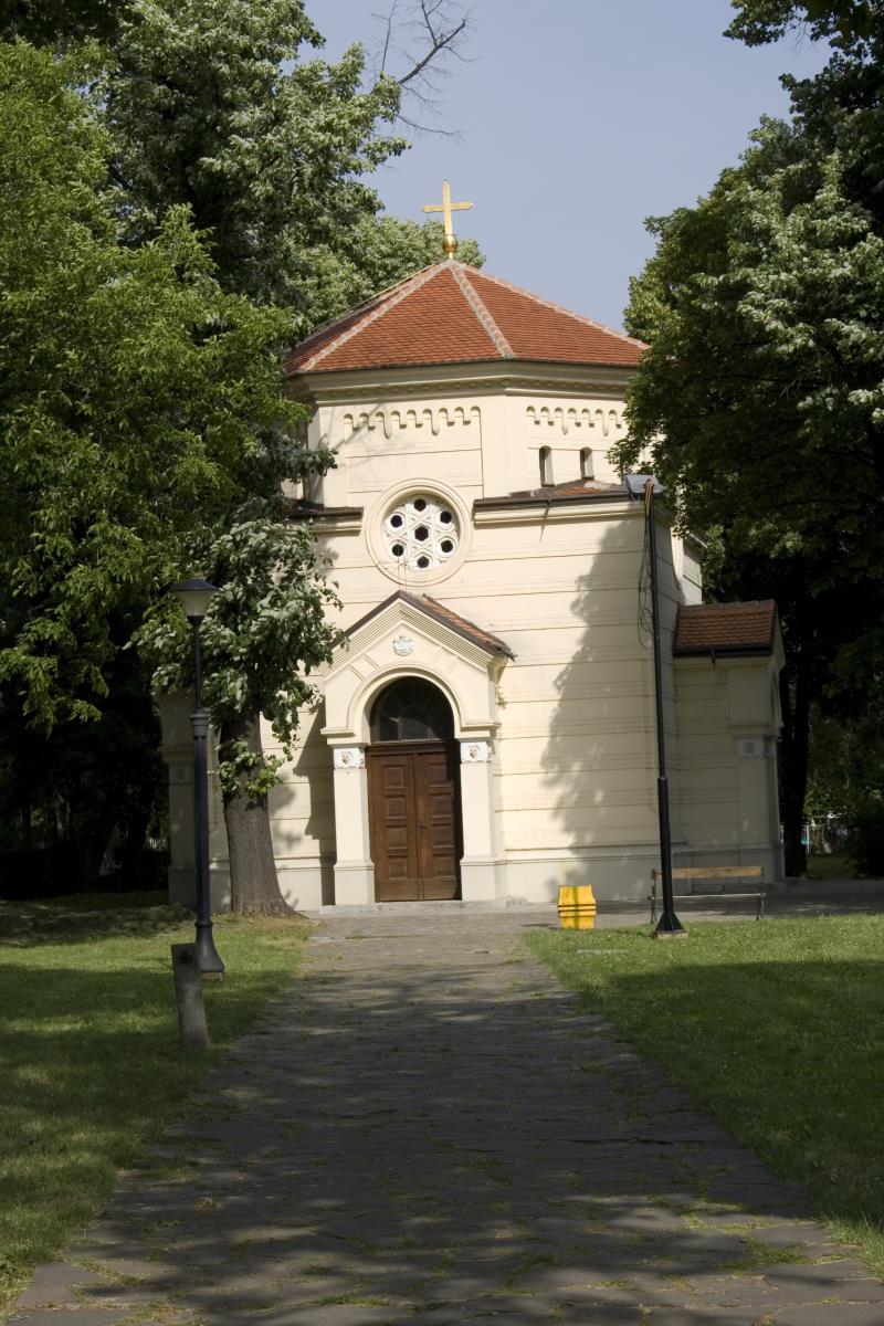 Kapela koja natkriva Ćele kulu podignuta 1894. godine