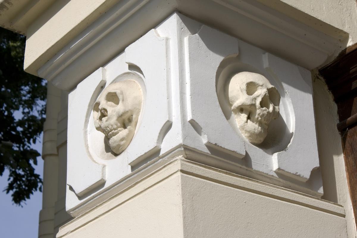 Reljef na kapeli koja natkriva Ćele kulu