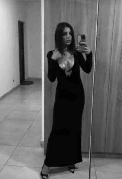 GRUDI NA IZVOLTE: Ena Čolić novom fotografijom na mrežama raspametila muški rod! Uvukla silikone u minijaturni bikini, sve joj ispalo (FOTO)