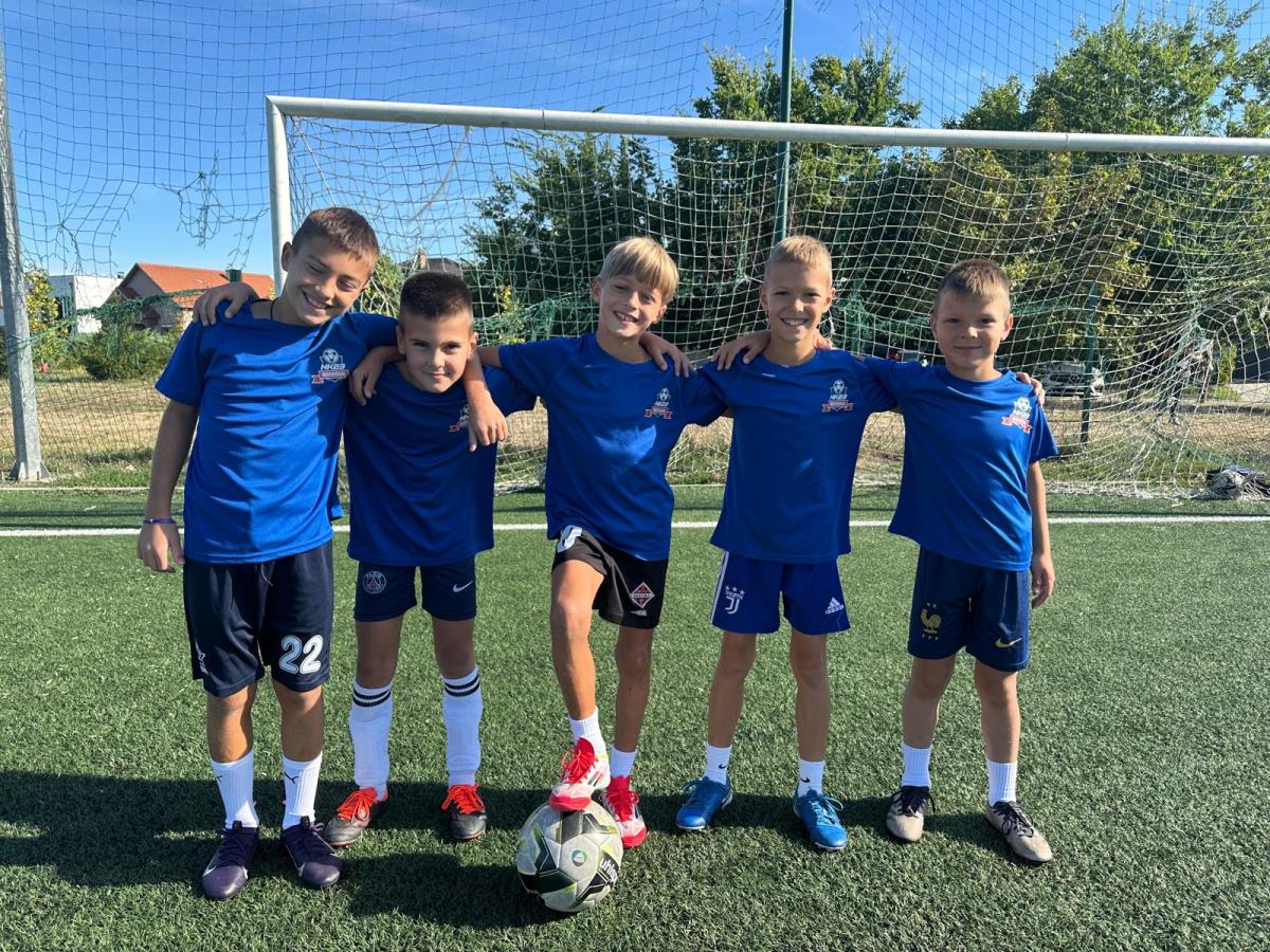 Deca sa kojom radi Nenad Krstić.jpg