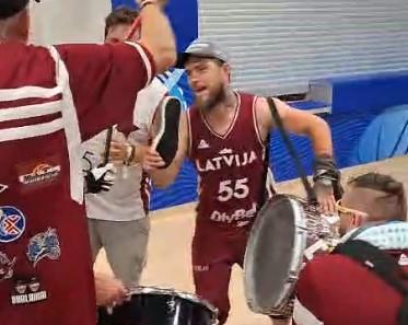 Navijači Letonije.jpg