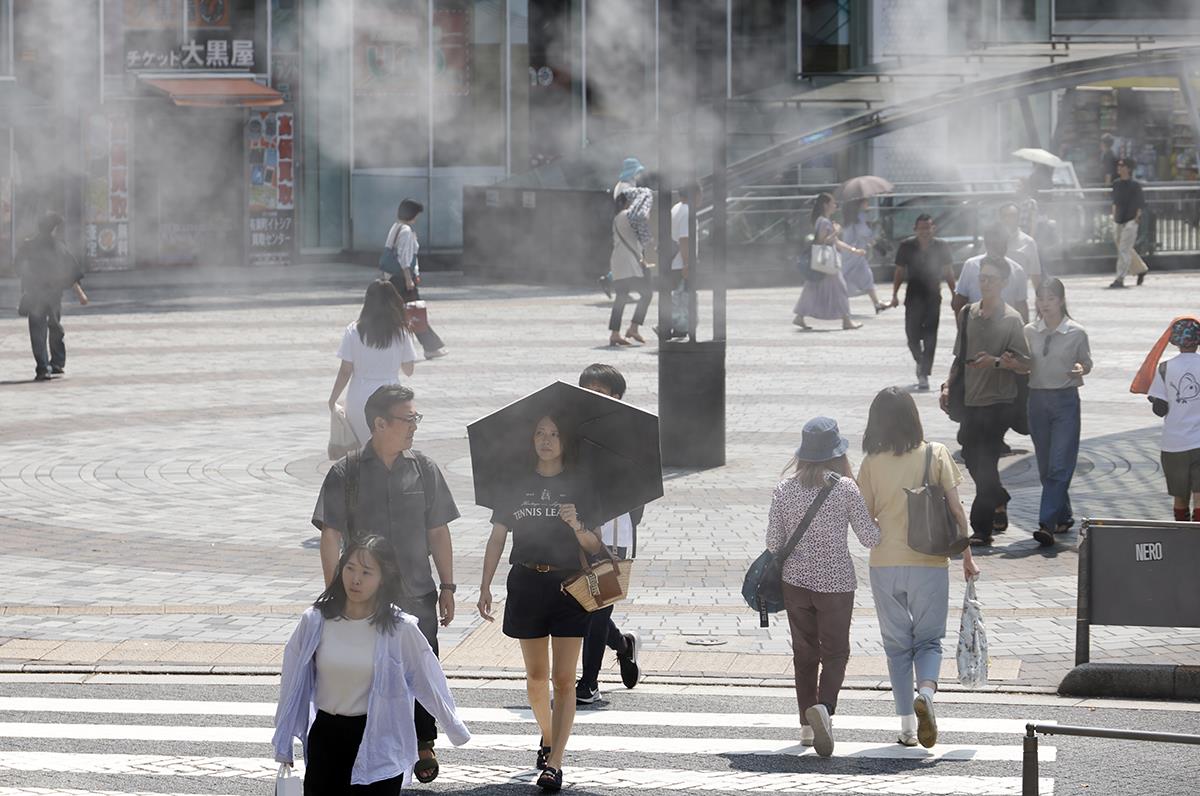 x11 EPA Franck Robichon.jpg