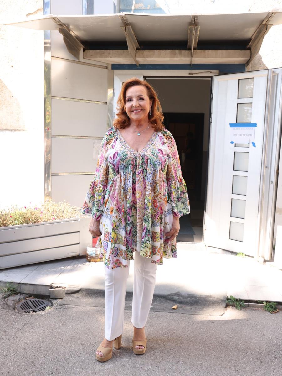 Zvezde Granda  Ana Bekuta.jpeg