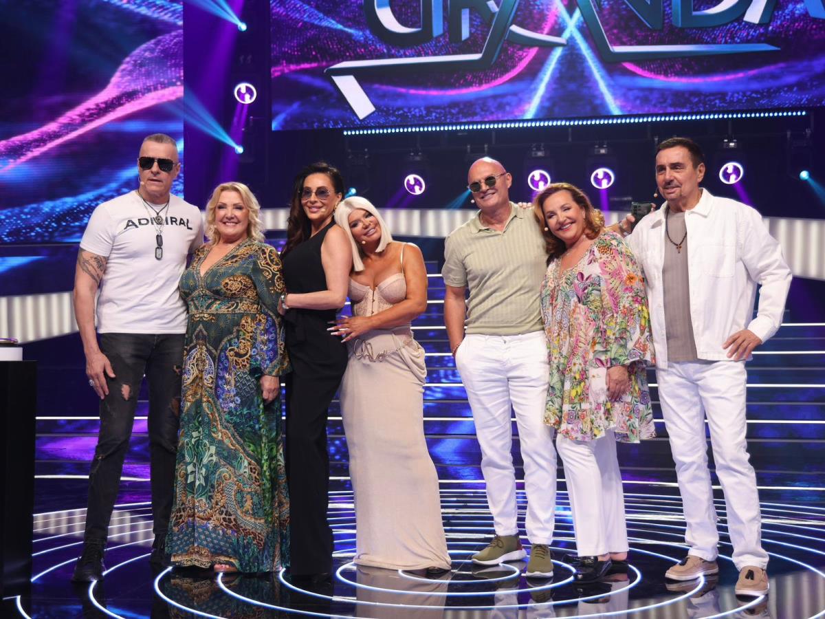 Zvezde Granda  Voja Nedeljković Snežana Đurišić Svetlana Ceca Ražnatović  Dara Bubamara Dragan Kojić Keba Đorđe David Ana Bekuta (3).jpeg